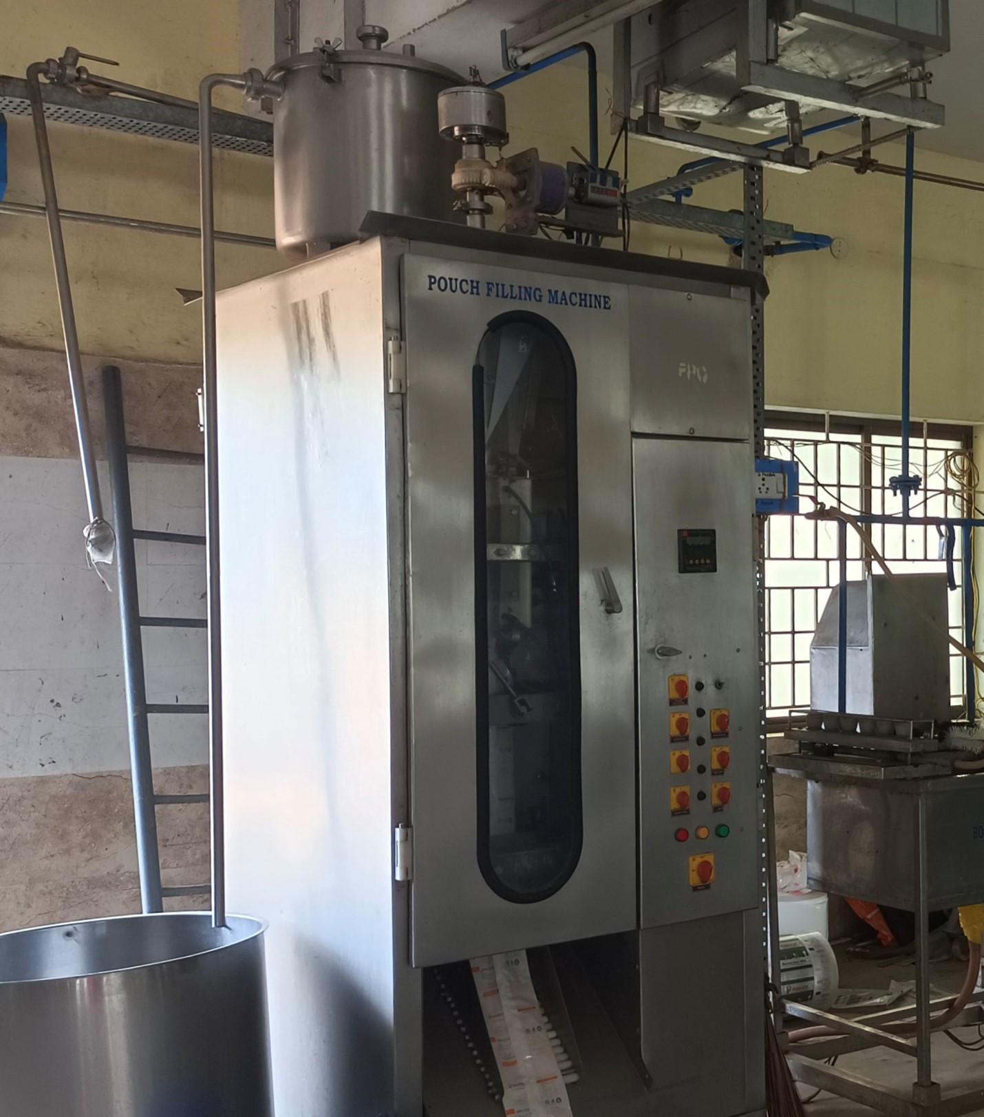 pouch filling machine